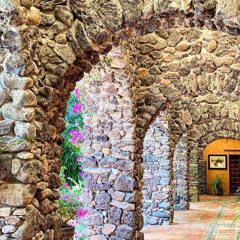 Arcos de piedra originales del siglo XVII en Hacienda Dolores, Querétaro